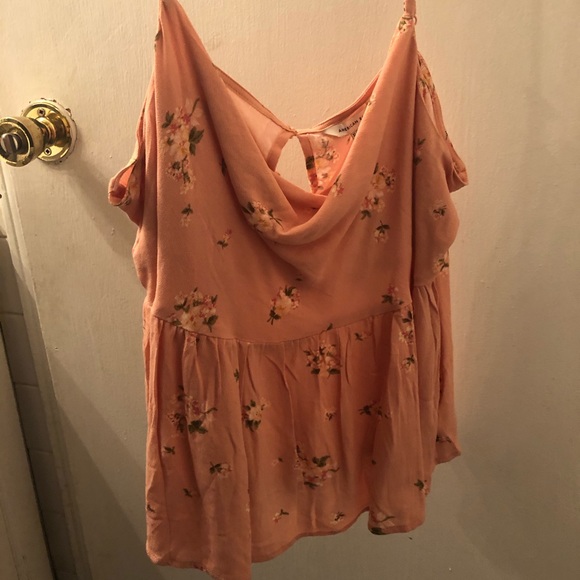 🦅 2 AE TOPS NEW W/ PRICE TAGS 🏷 - Picture 2 of 8